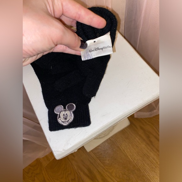 Official Disney White original Mickey Mouse embroidered Vintage Gloves 1990! - Picture 3 of 7